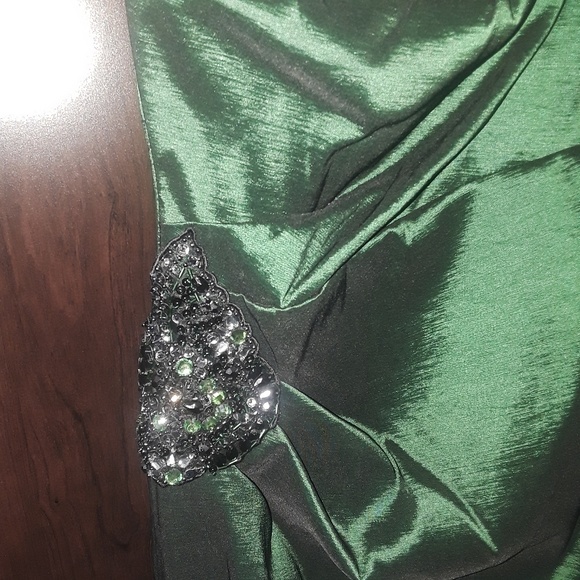 Dress - Picture 1 of 3